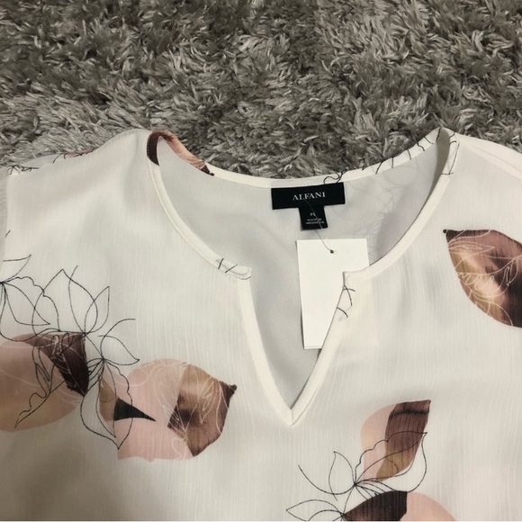 ✨NWT Alfani Asymmetrical Blouse✨ - Picture 8 of 9